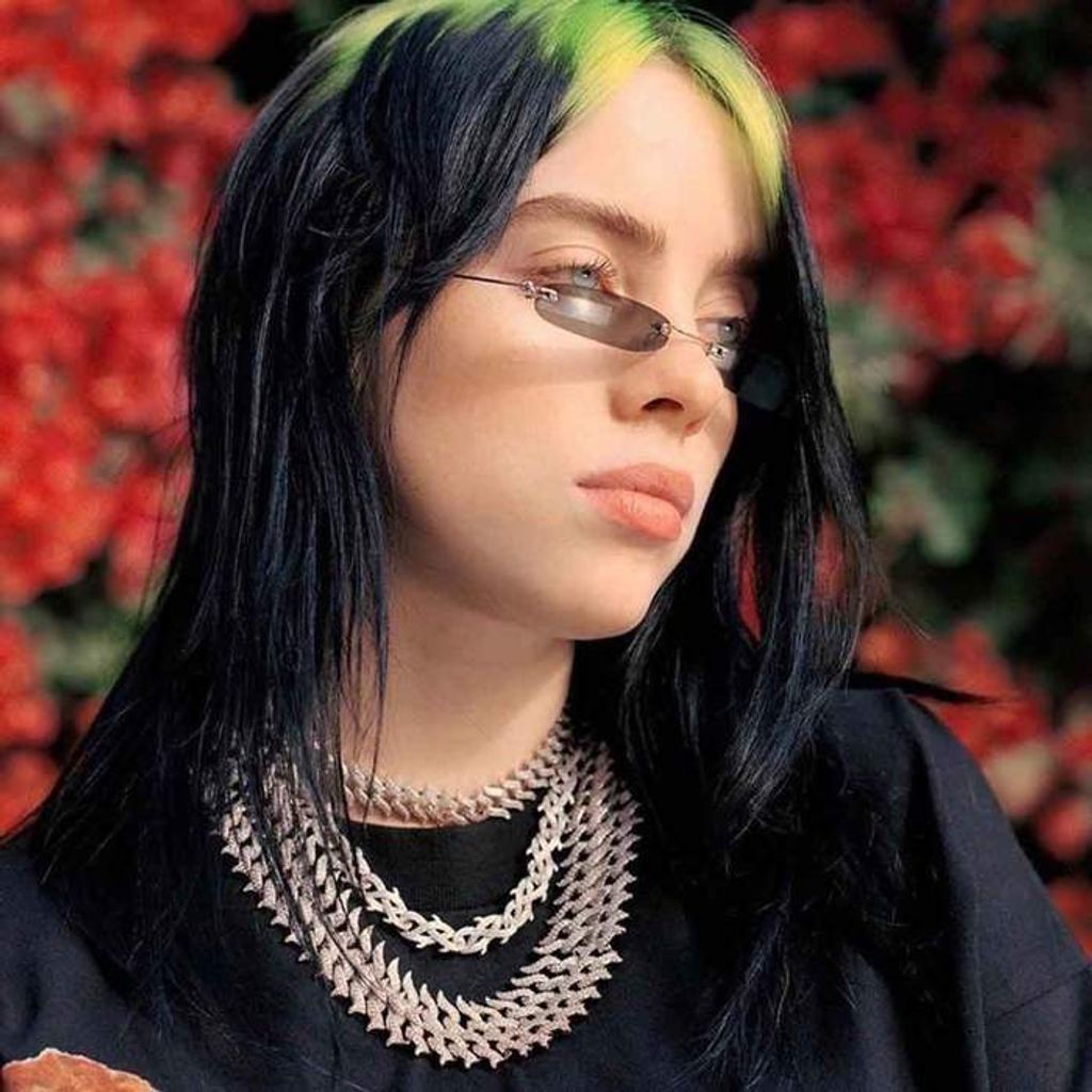 billie-eilish-gold-gods-jewelry-fashion_700x.jpg