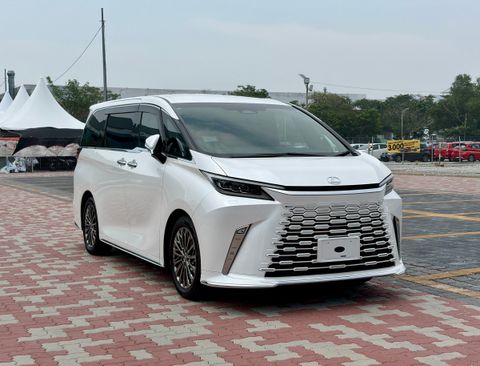 2025-lexus-lm500h-version-l-recon-penang-malaysia-0173-01