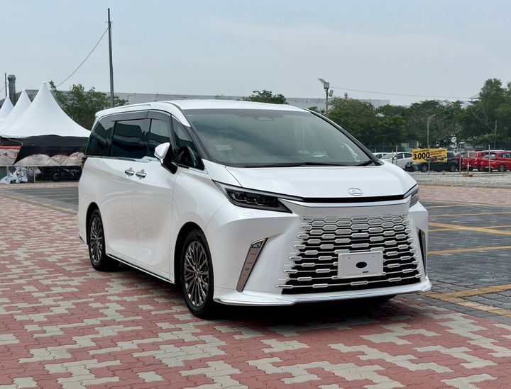 2025-lexus-lm500h-version-l-recon-penang-malaysia-0173-01