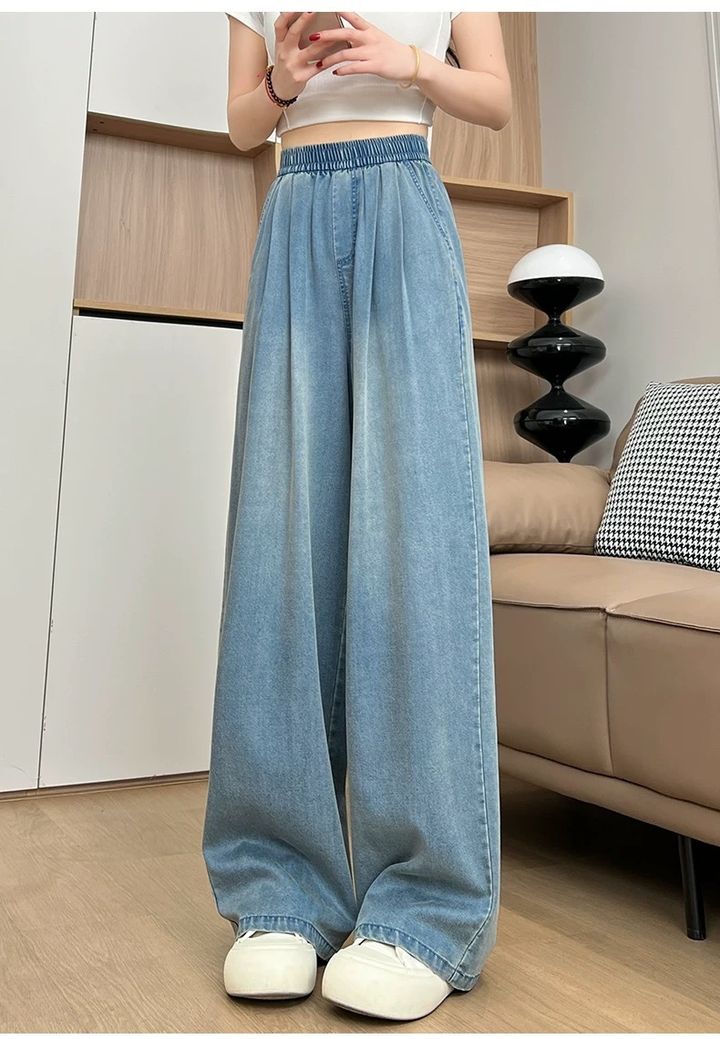 藍色高腰鬆緊牛仔寬褲，正面展示褲管與褲腳