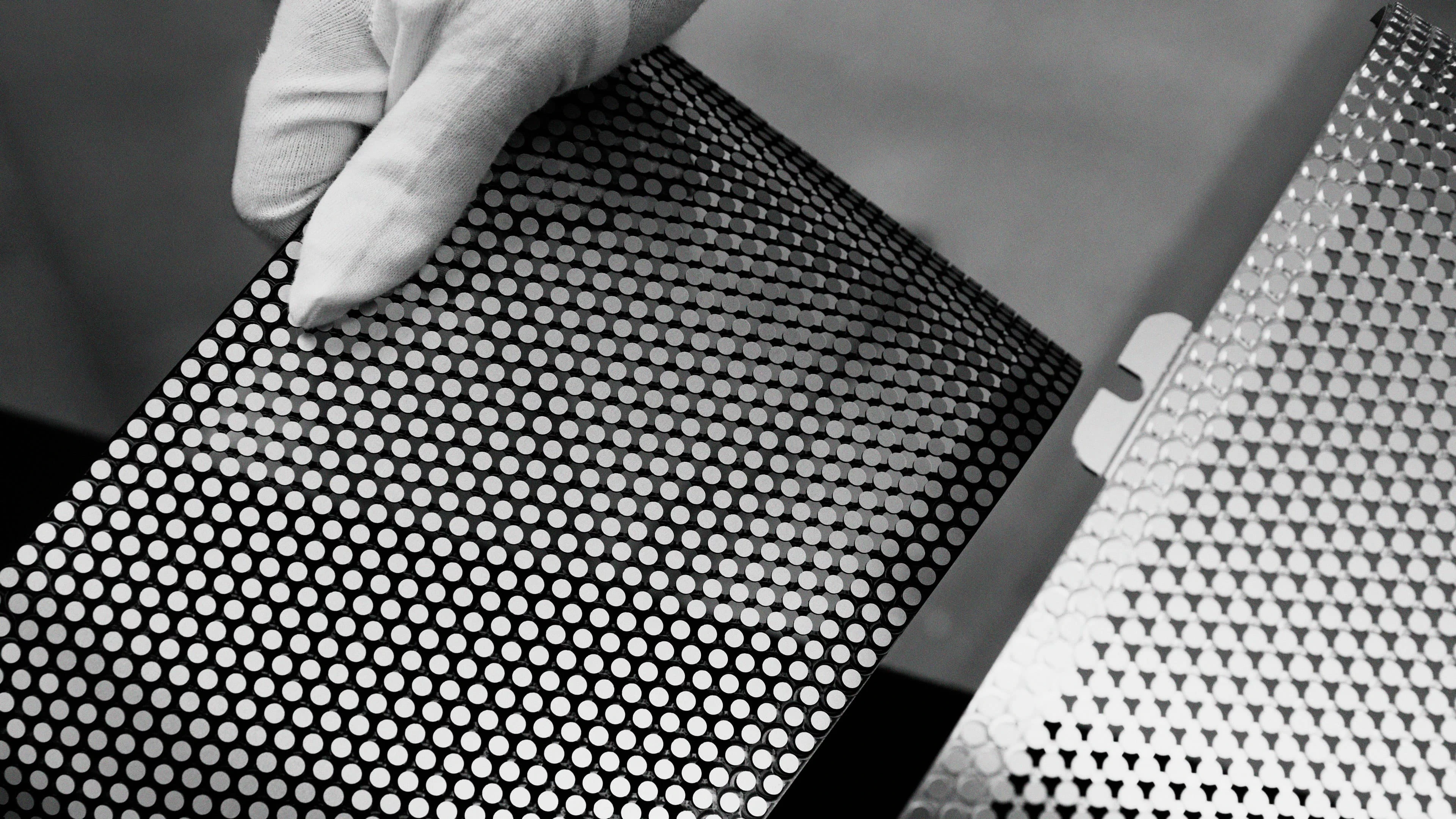 Lifestyle-Beosound-A5-Spaced-Aluminium-PR-2023-Covers-BO4A5129-W3840x2160px