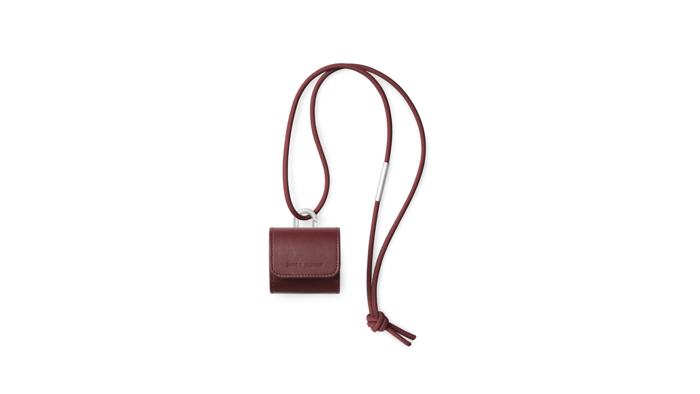beograce-pouch-cranberryred-packshot-202509-01-1x1