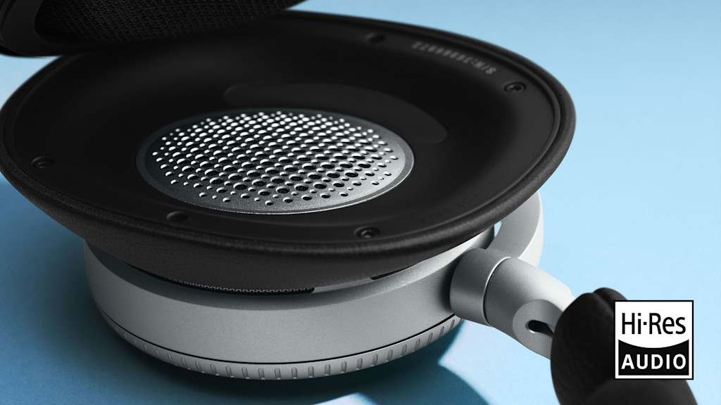Beuatyshot-Beoplay-H100-perspective-0010-hires-logo-s3840x2160px