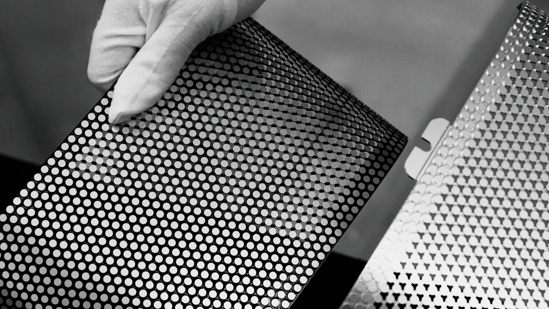 Lifestyle-Beosound-A5-Spaced-Aluminium-PR-2023-Covers-BO4A5129-W3840x2160px