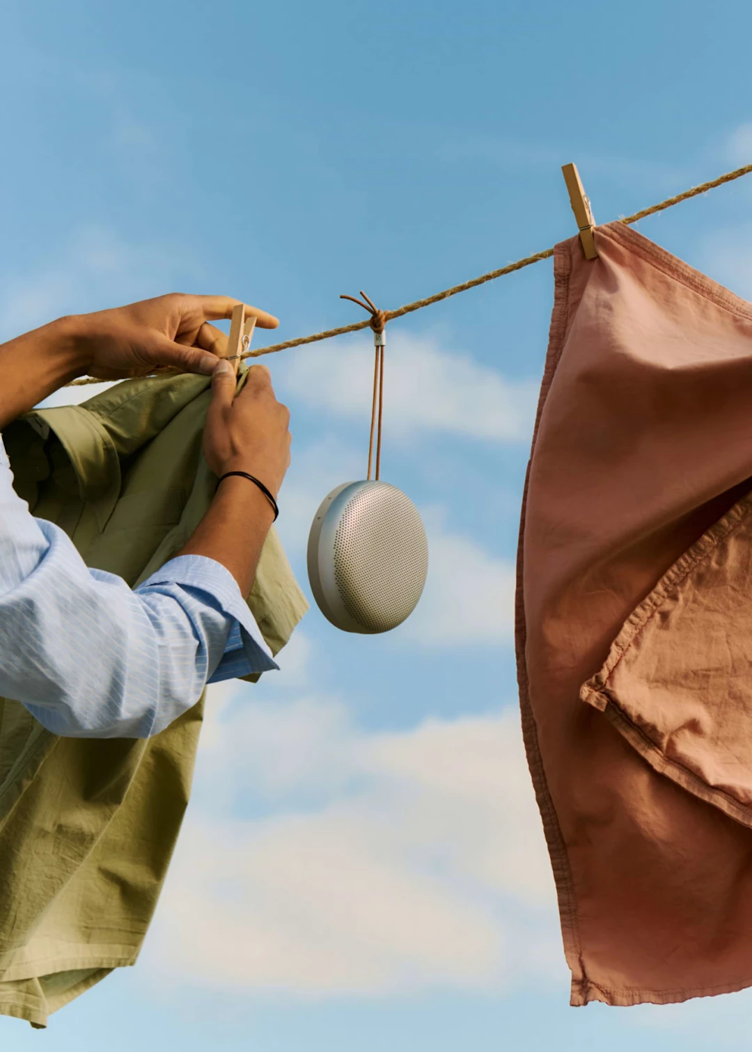 Lifestyle-Beosound-A1-3rd-Gen-00170-s2000x2800px