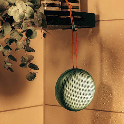 Beautyshot-Beosound-A1-3rd-Gen-Bathroom-s2000x2000px