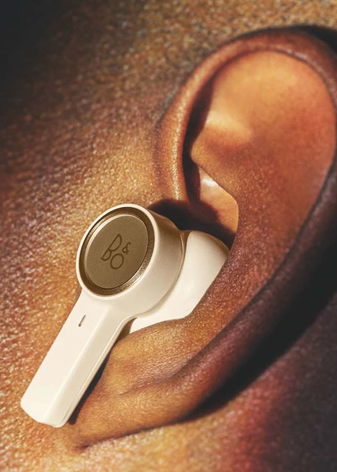 Narrative---Beoplay-EX---0005---Headphone-moment-2022-2000x2800