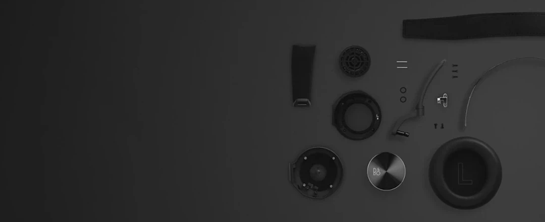 Image---Beoplay-HX---Text-_-image-Overlay---Headset-parts---1768x721