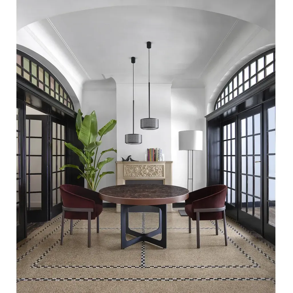 u-turn-lamp-ligne-roset_9f560c12-600f-46e7-8550-cd0ce62444f8