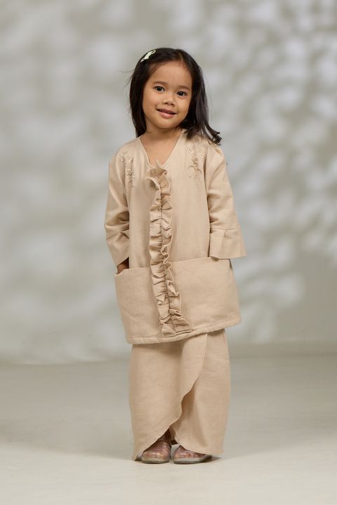 suri front nude