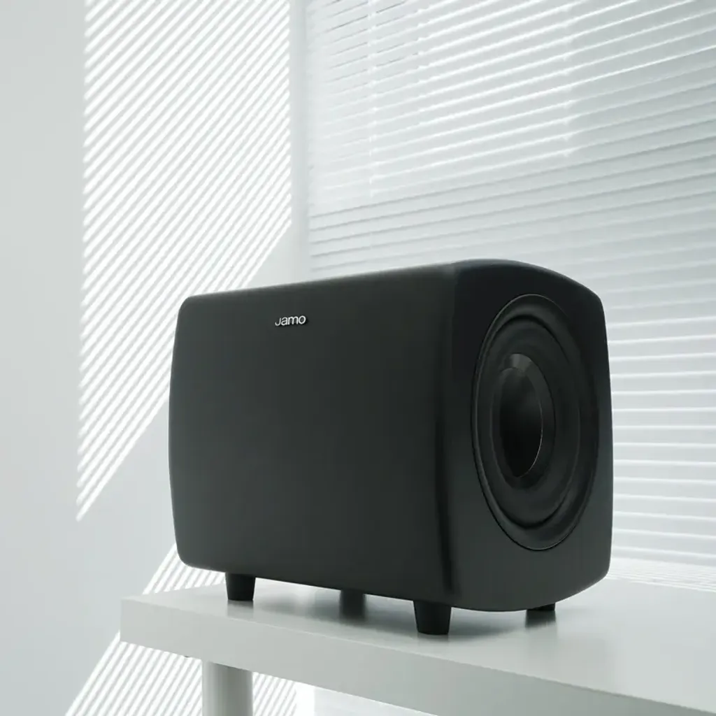 Jamo-Cube-Subwoofer-black-lifestyle-840-840