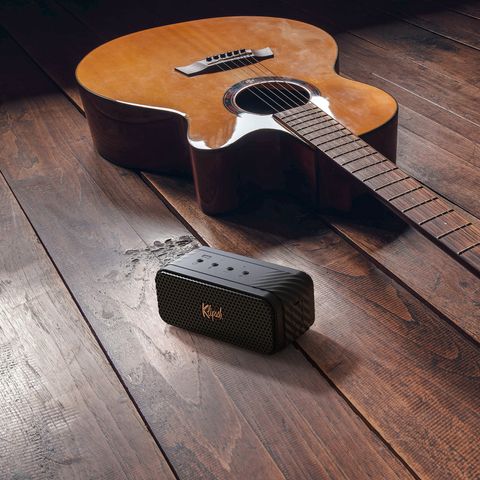 Klipsch-Nashville-beside-acoustic-guitar_2000x2000
