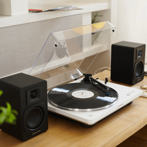 AT-LP70XBT_WS_lifestyle_03