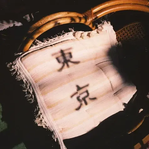 2-v-a-midnight-in-tokyo