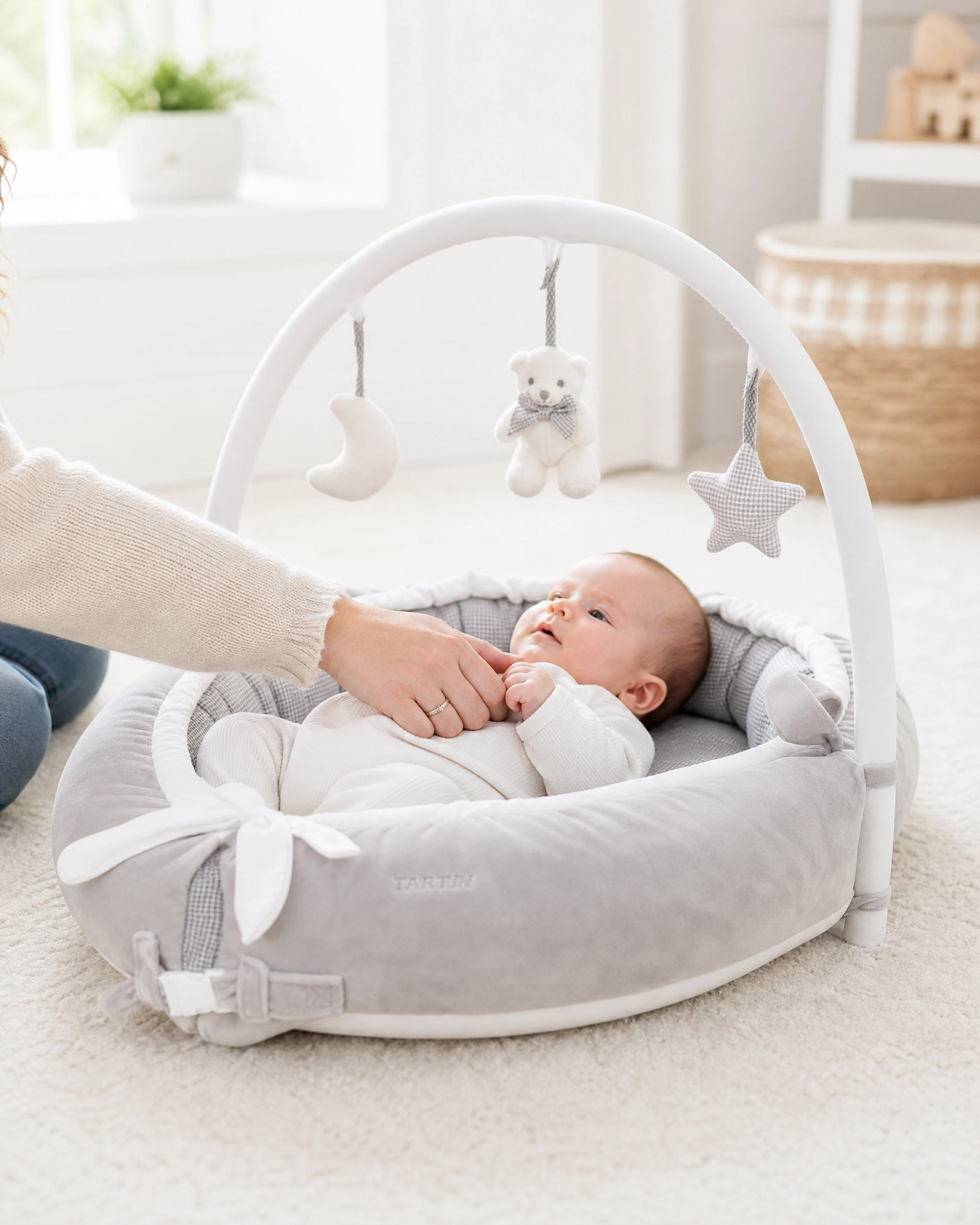 baby_nest_parent_interaction