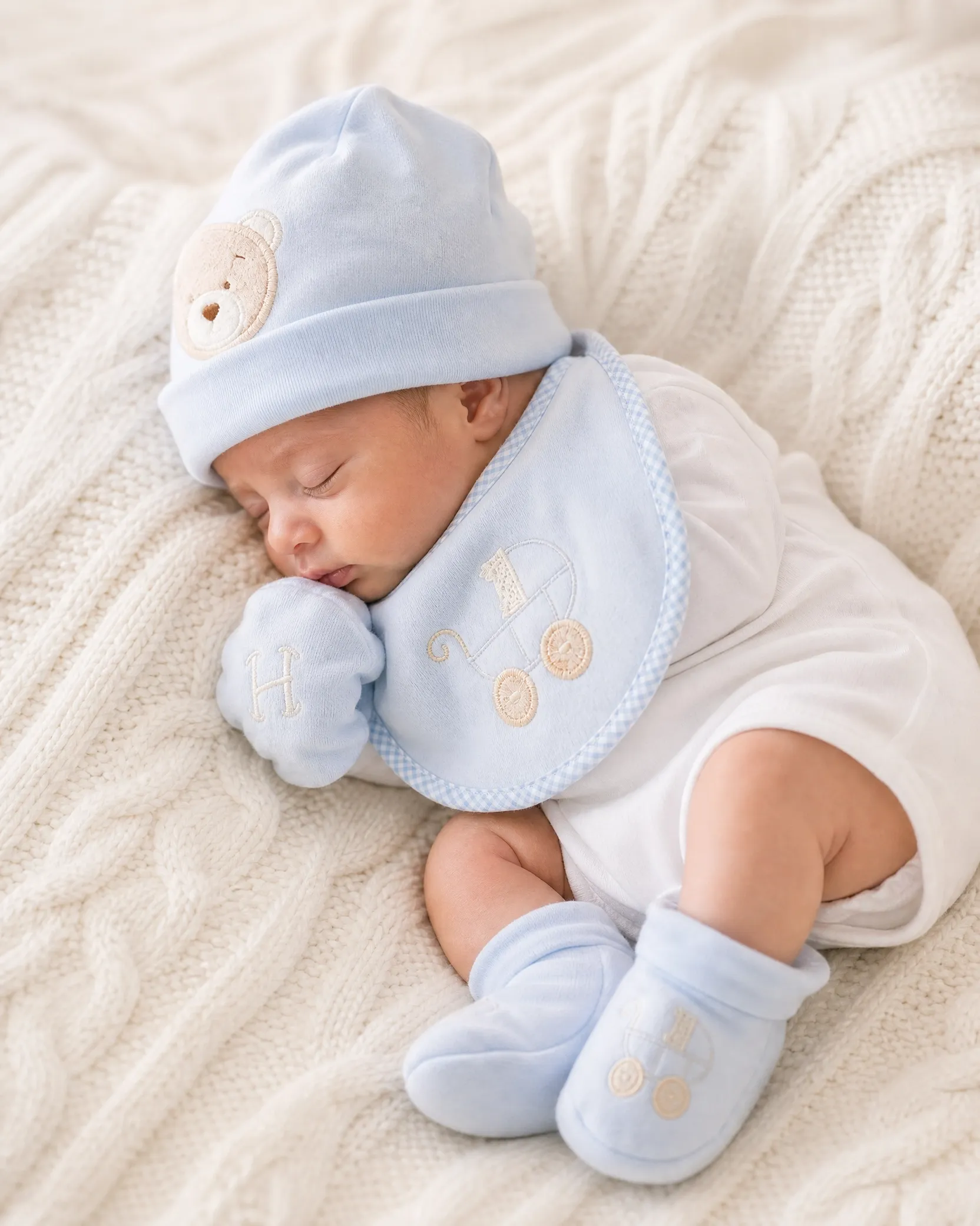 newborn_baby_side_angle