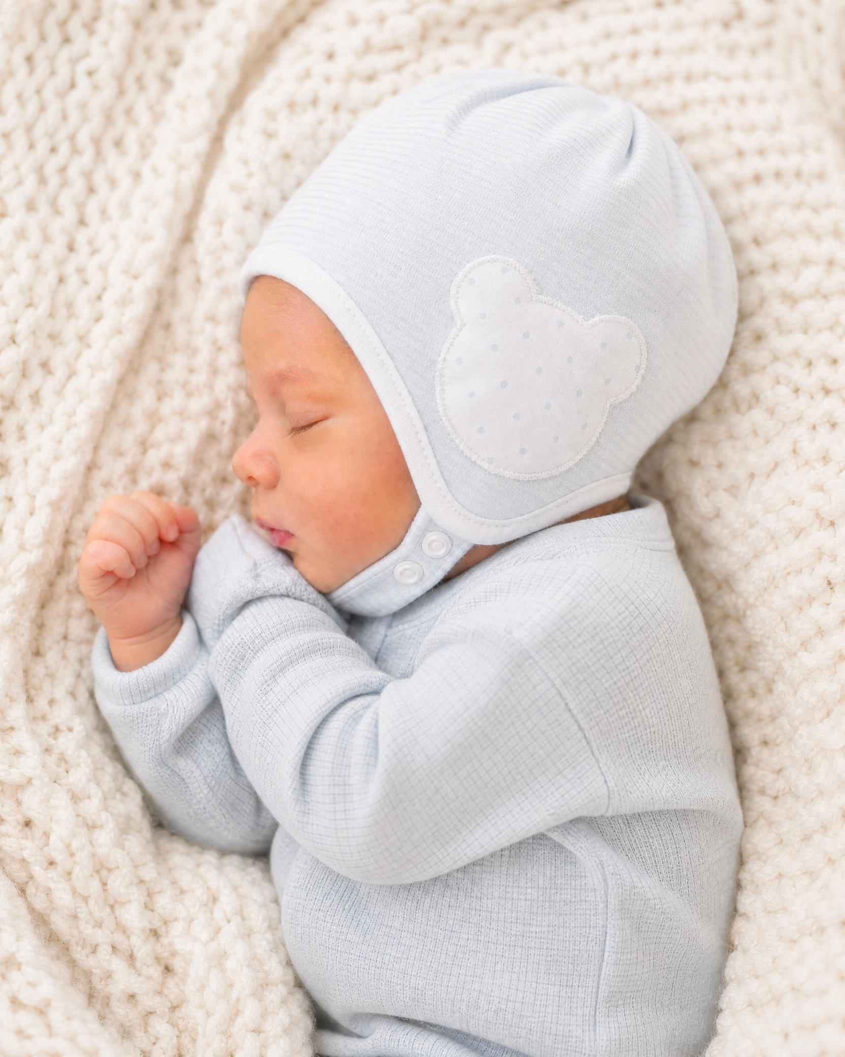 newborn_lifestyle_hat_angle2