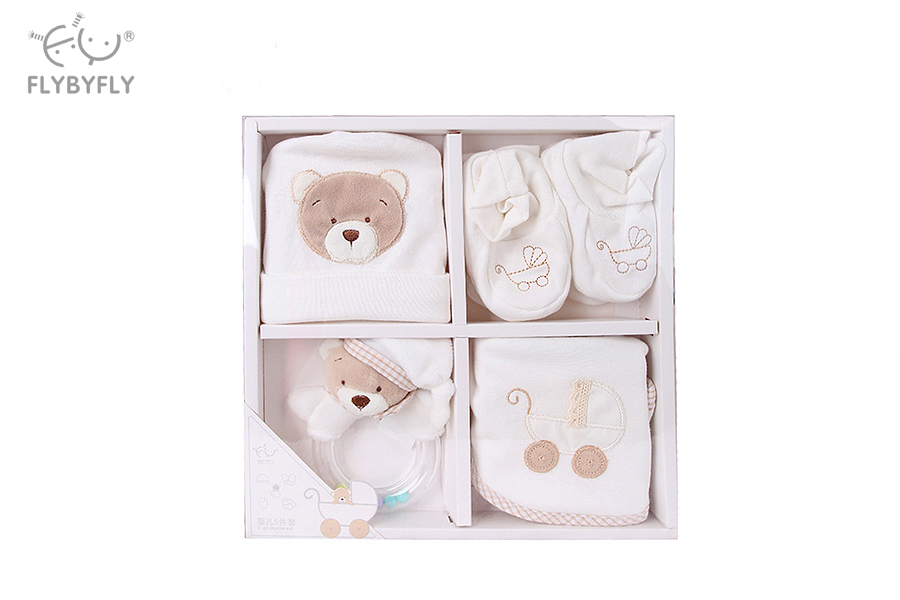 Newborn Gift Set (White) gift box.jpg