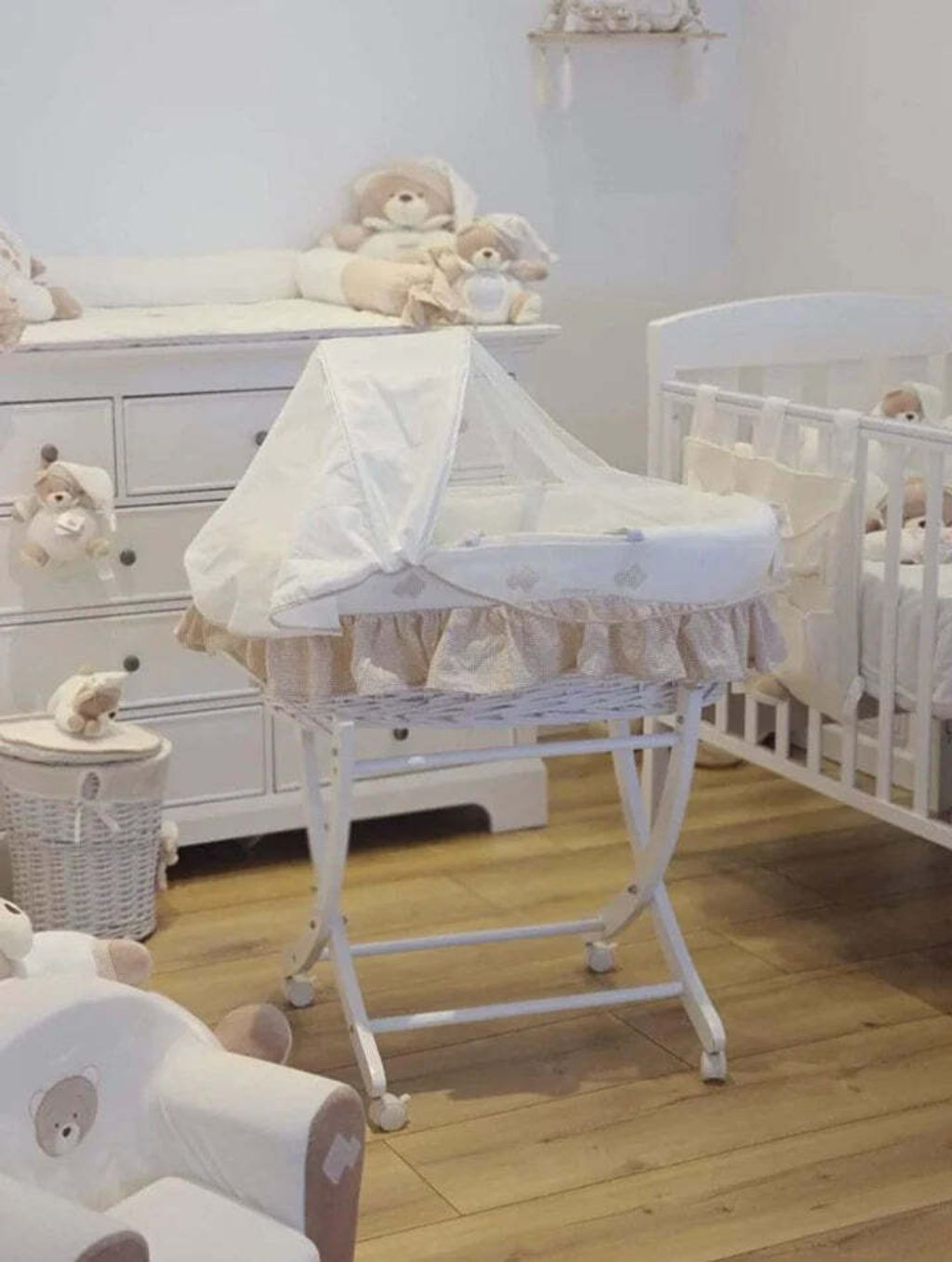 BedsideBassinet-Beige4_720x