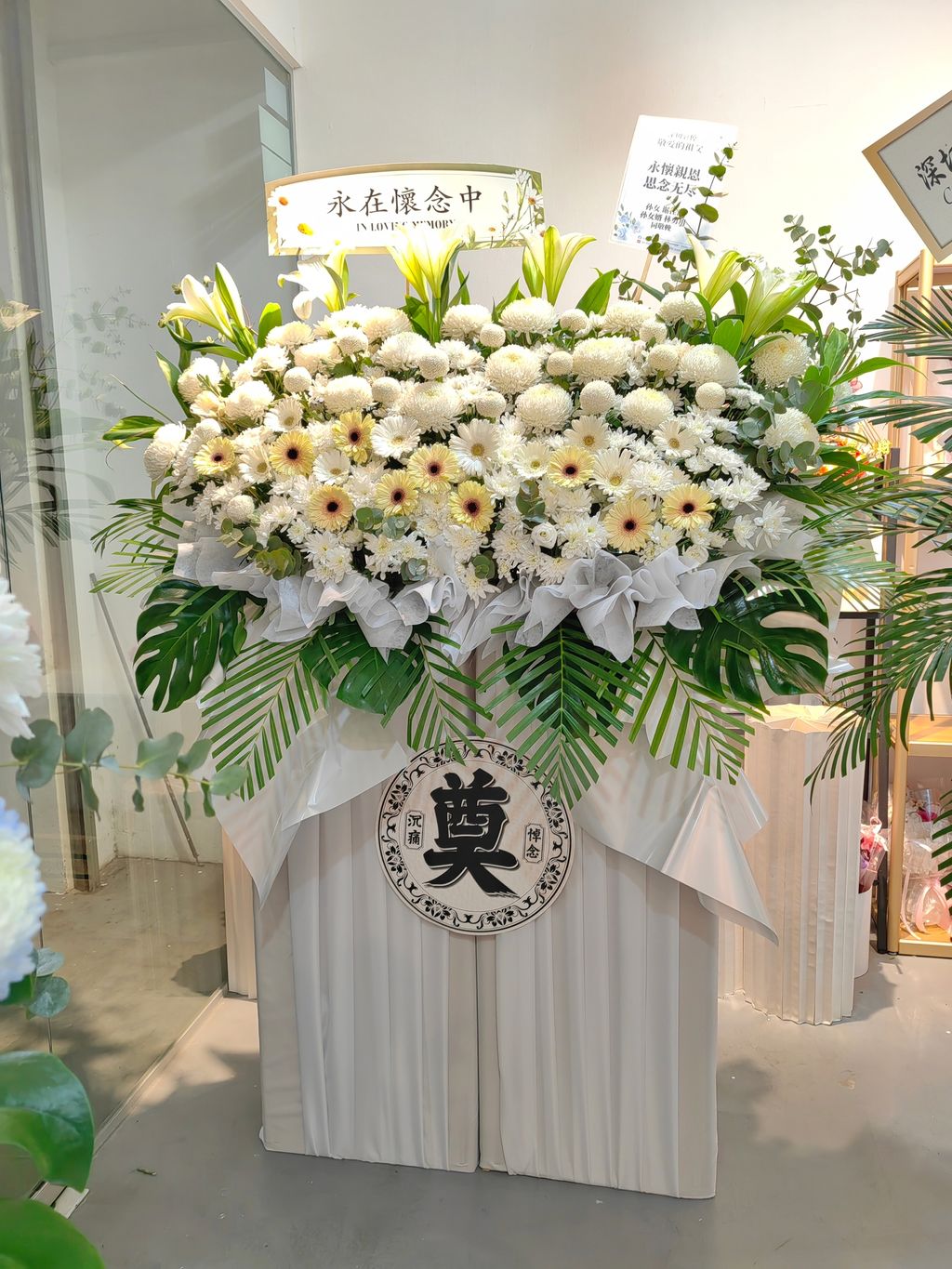 Premium Condolence Flower Stand 03