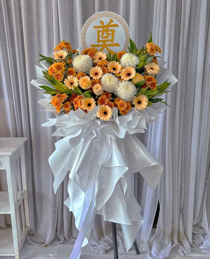 Condolences Flower Stand 95