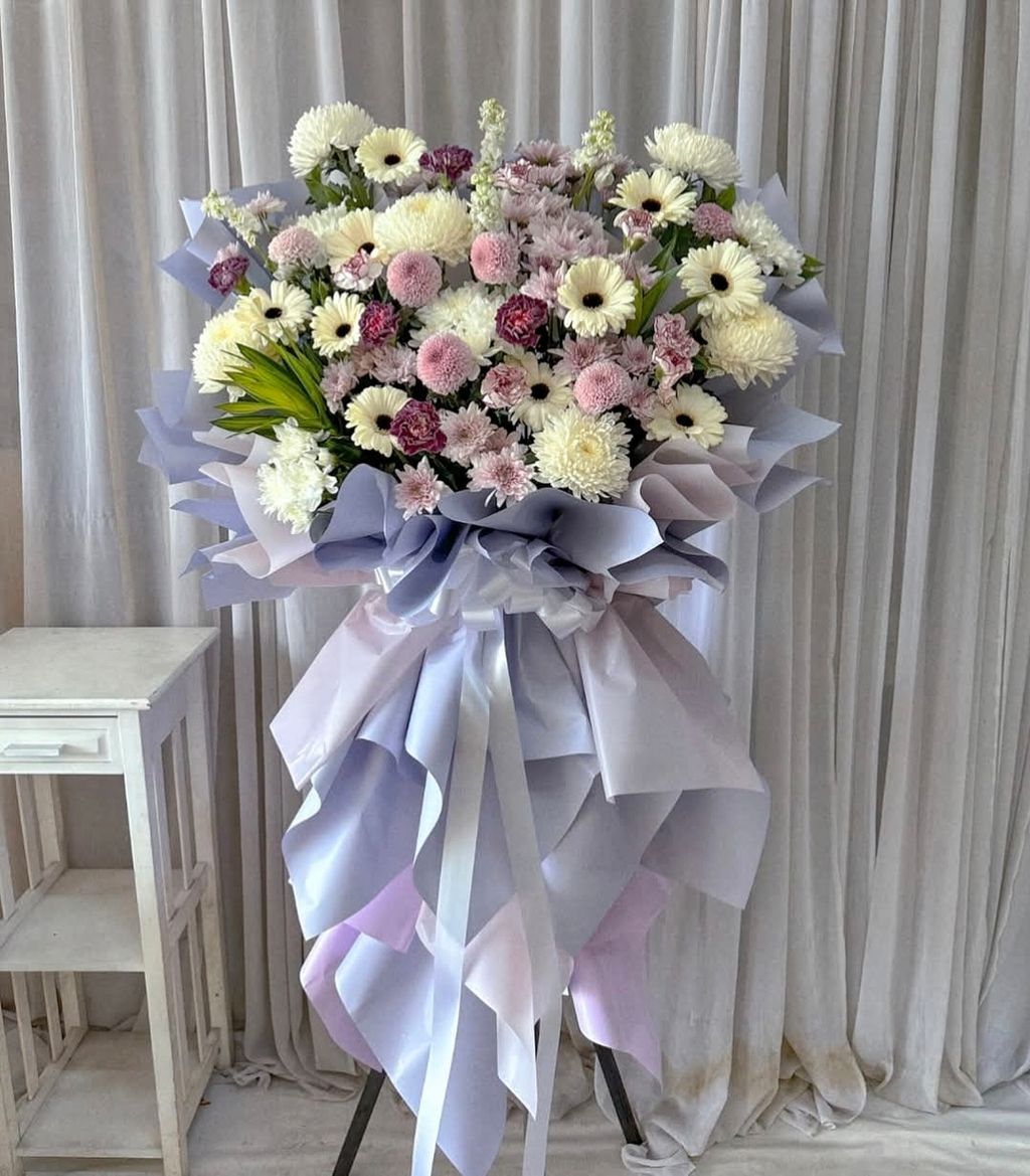 Condolences Flower Stand 93