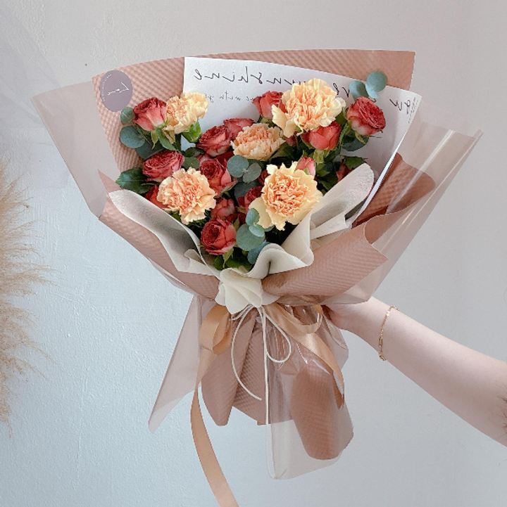 Carnation with roses spray