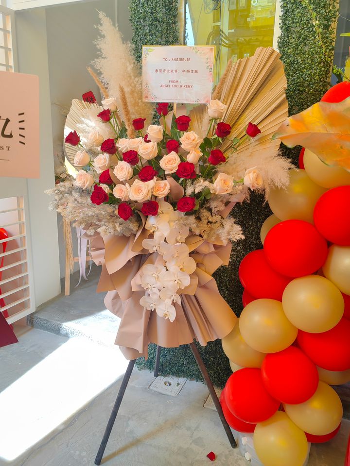 Lavish Flowers Stand