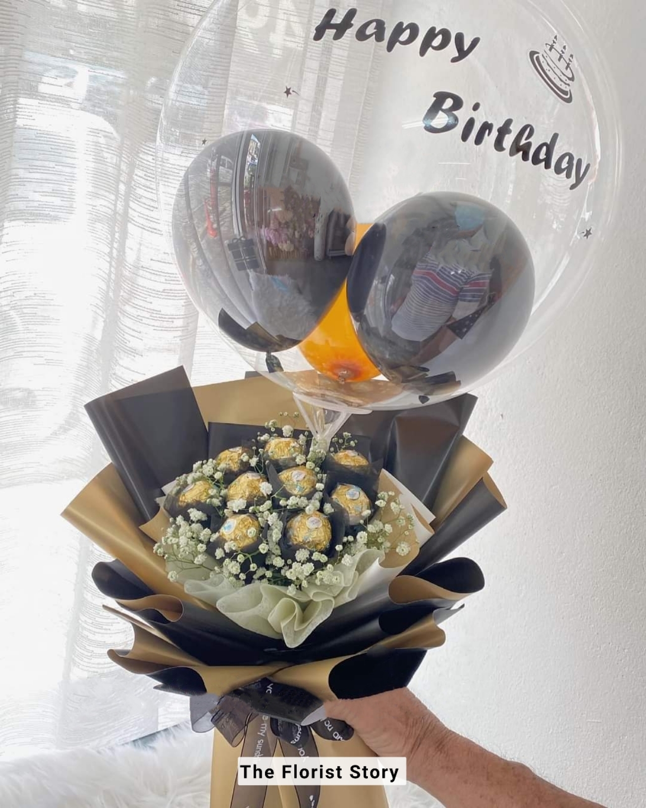 Mix chocolate box bouquet with bubble balloon Surprise delivery area KL,  Selangor & Johor Bahru Whatsapp untuk order:…