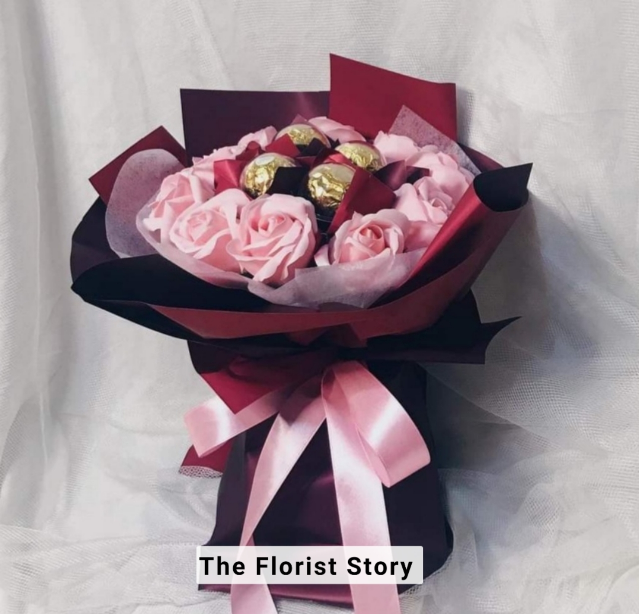 Alia Happy Flower and Chocolates Gift Box (Medium) | Johor Bahru Delivery  Only