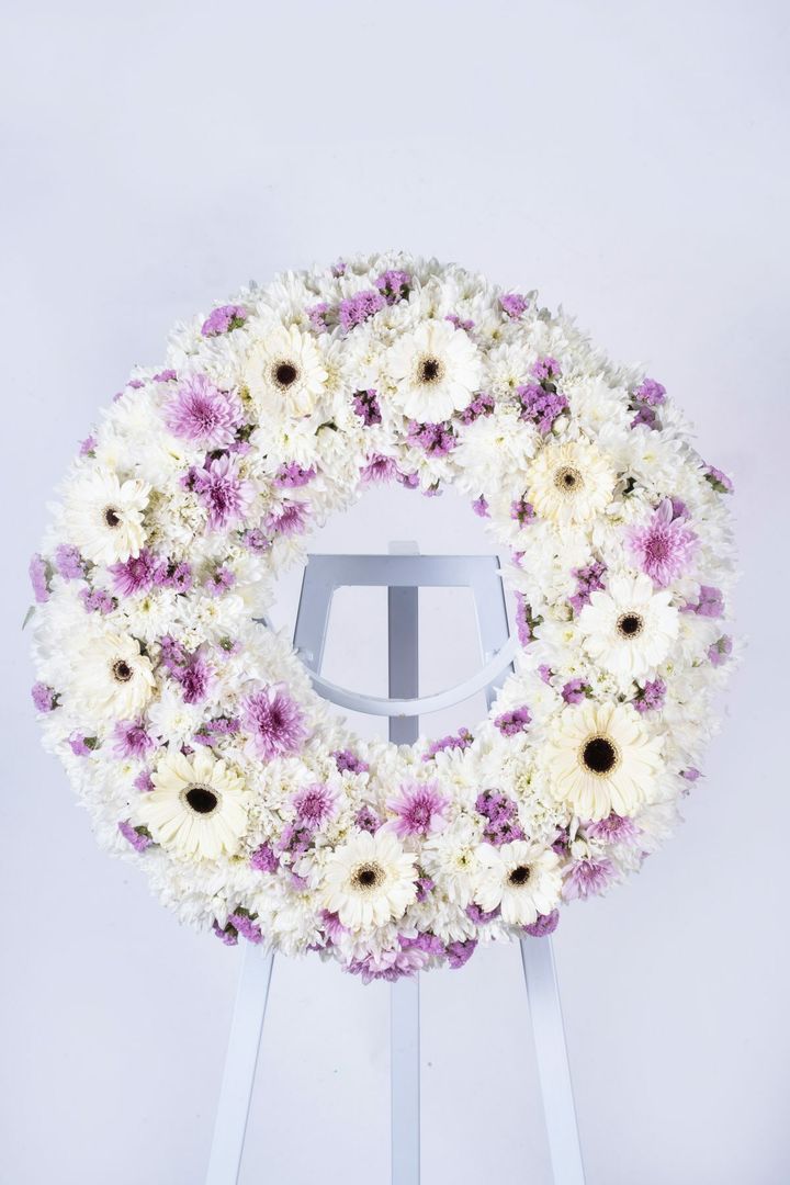 Elegant Condolence Wreath 01