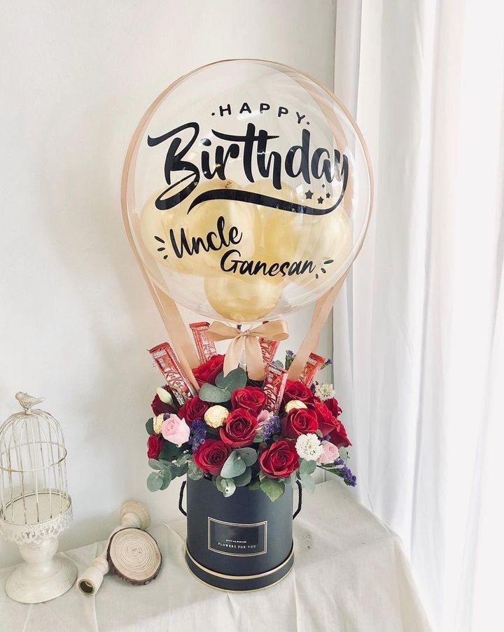 Balloon Box with Flowers and Chocolates 125