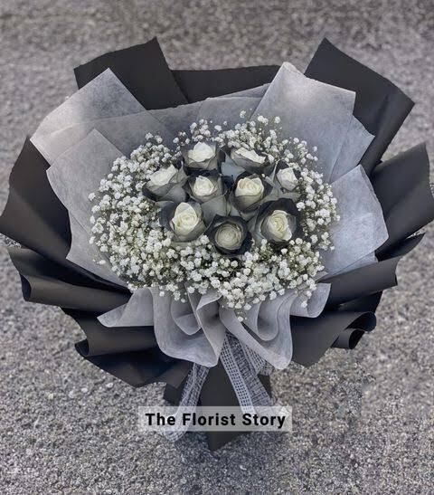 Black & White Rose Bouquet