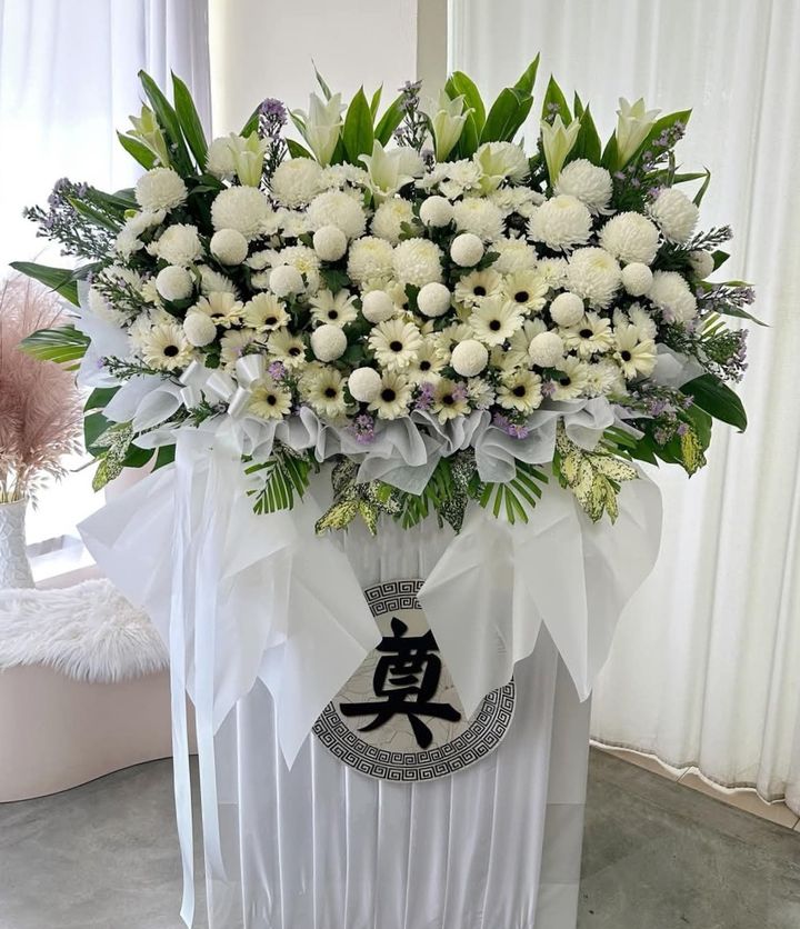 Premium Condolence Flower Stand 03