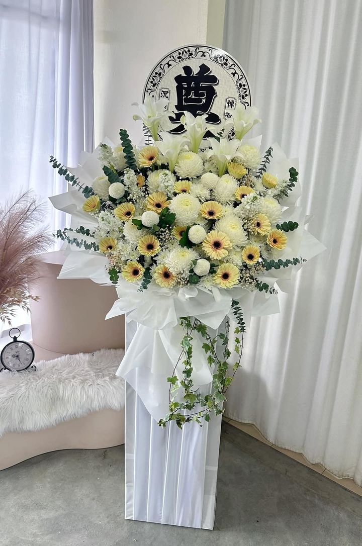 White Condolence Flower Stand 93