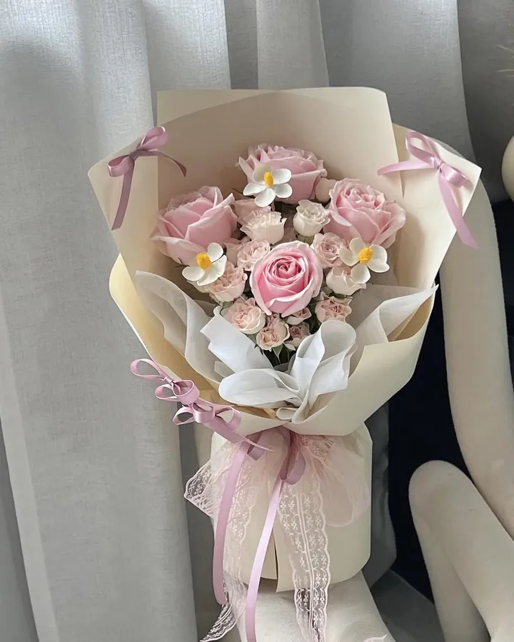Sweet Roses Bouquet