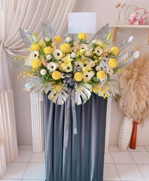 Premium Condolence Flower 10