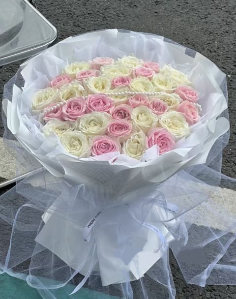 Luxuriante 33 White Pink Roses Bouquet