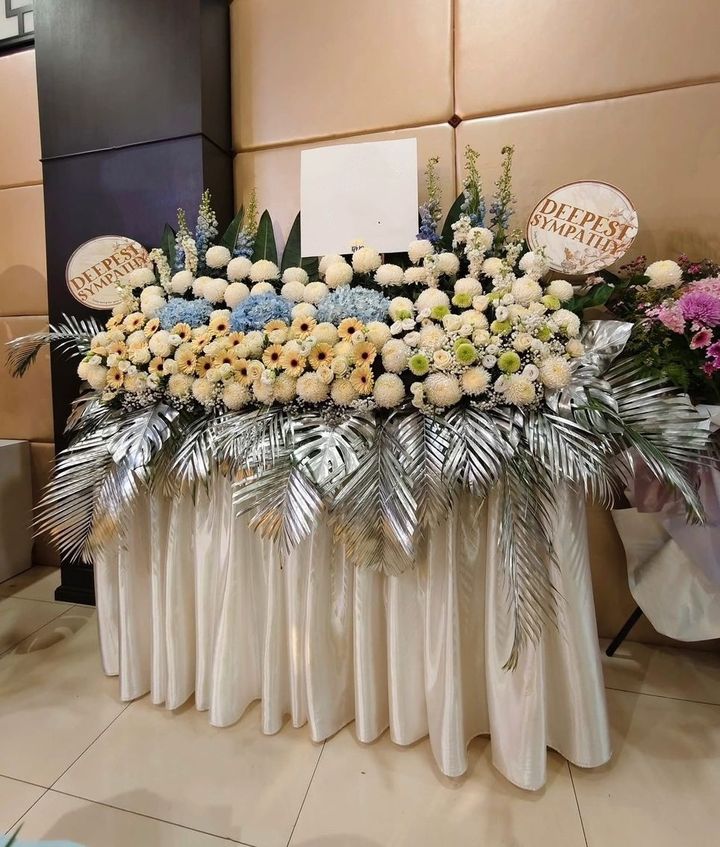 Premium Condolence Flower Stand 22