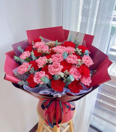Red & Pink Carnation Bouquet