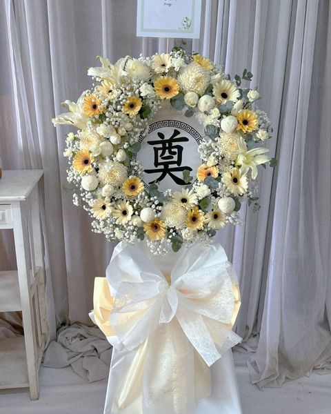 Condolence Wreath Stand 05