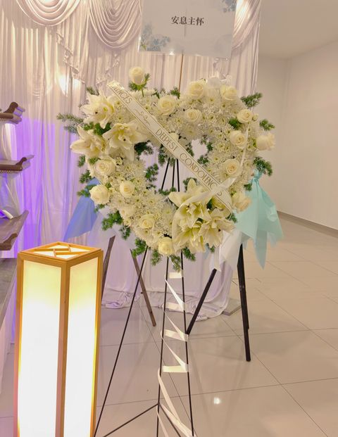 Heart Shaped Wreath Flower Stand_edit_72521485104313