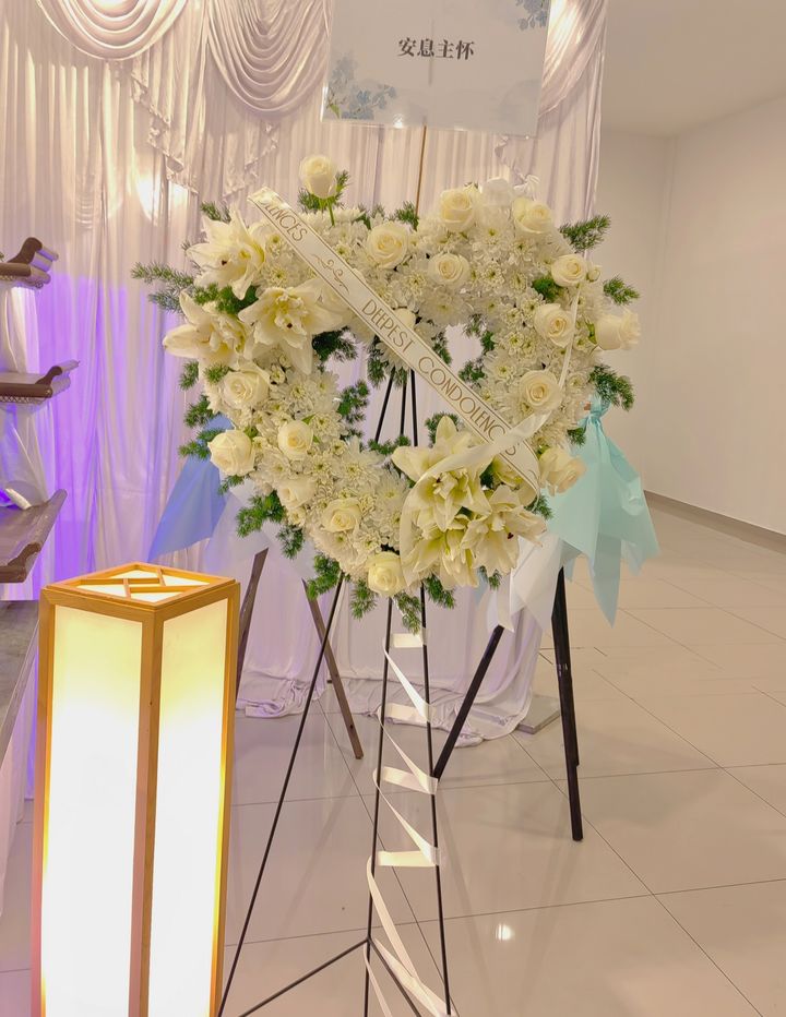 Heart Shaped Wreath Flower Stand_edit_72521485104313
