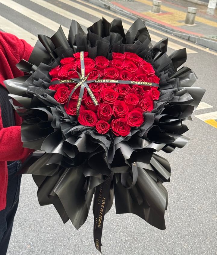 Red Roses Bouquet (52 Roses)