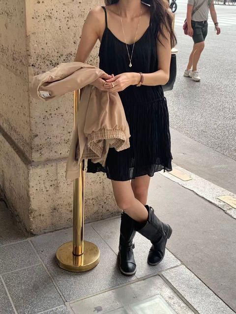 818