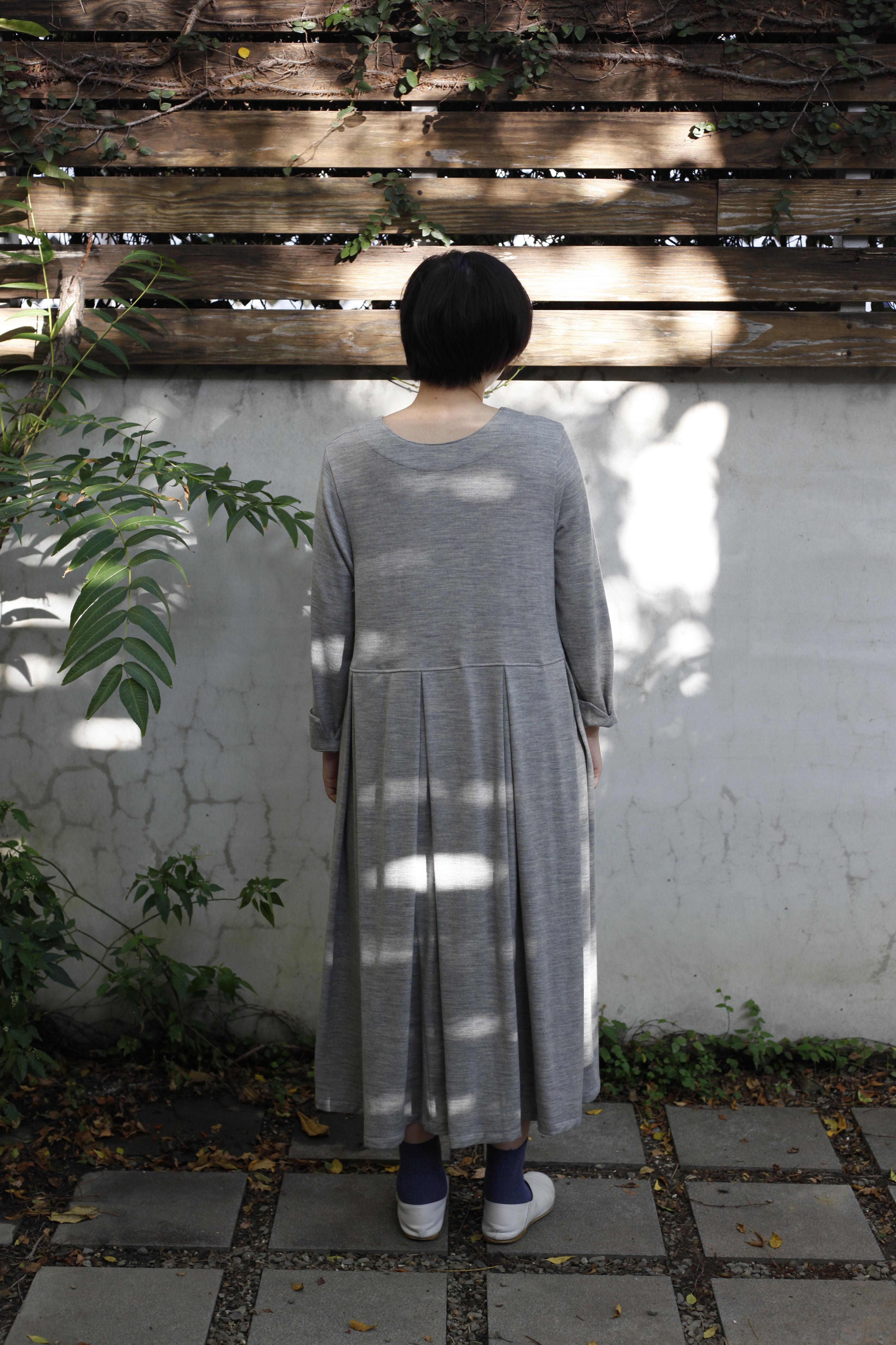 灰可兩面－鈕扣前－背