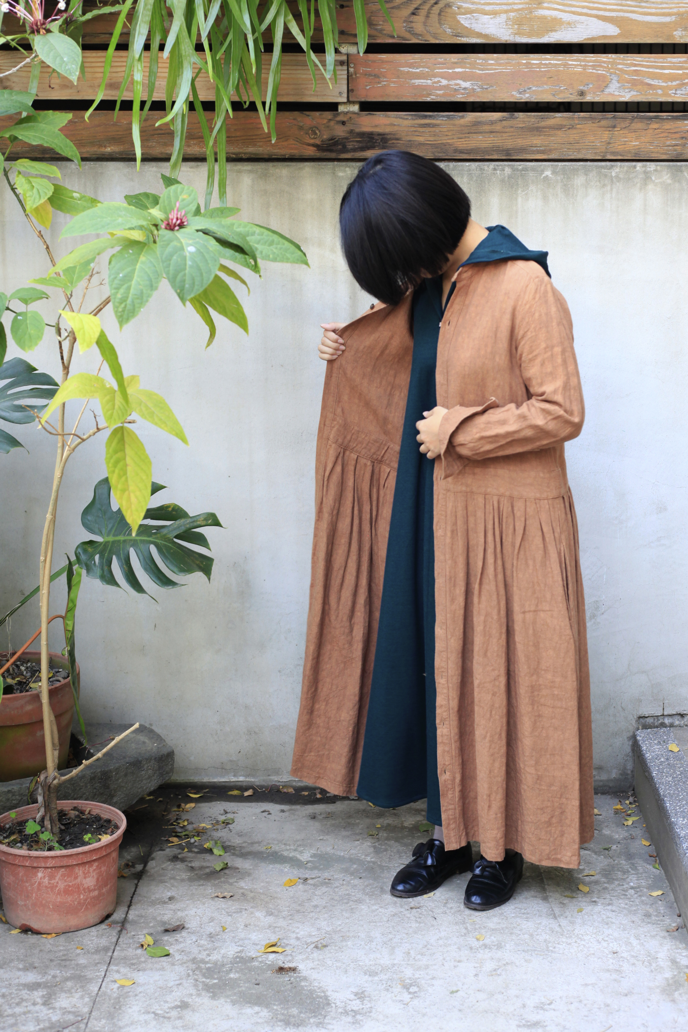 藍綠整身搭橘外罩