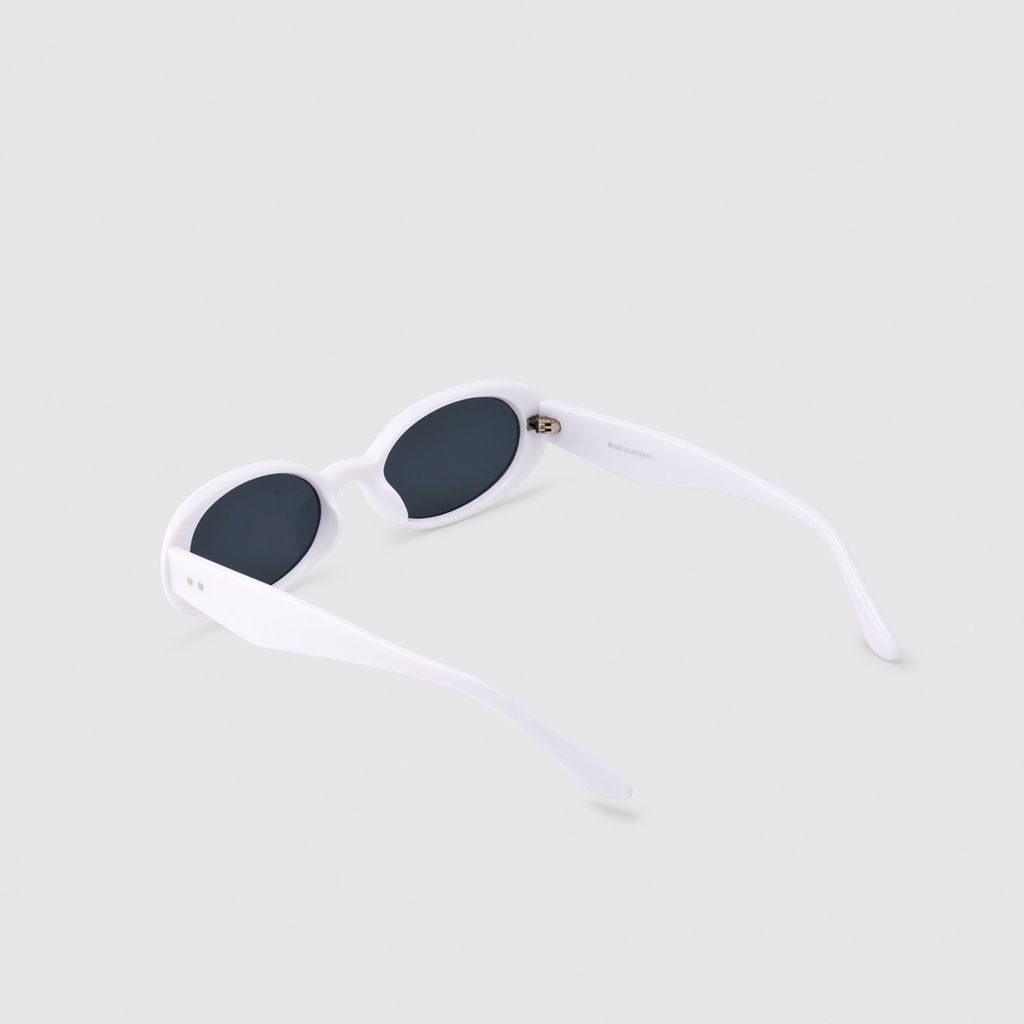 imgi_26_latrix_white_dt_03