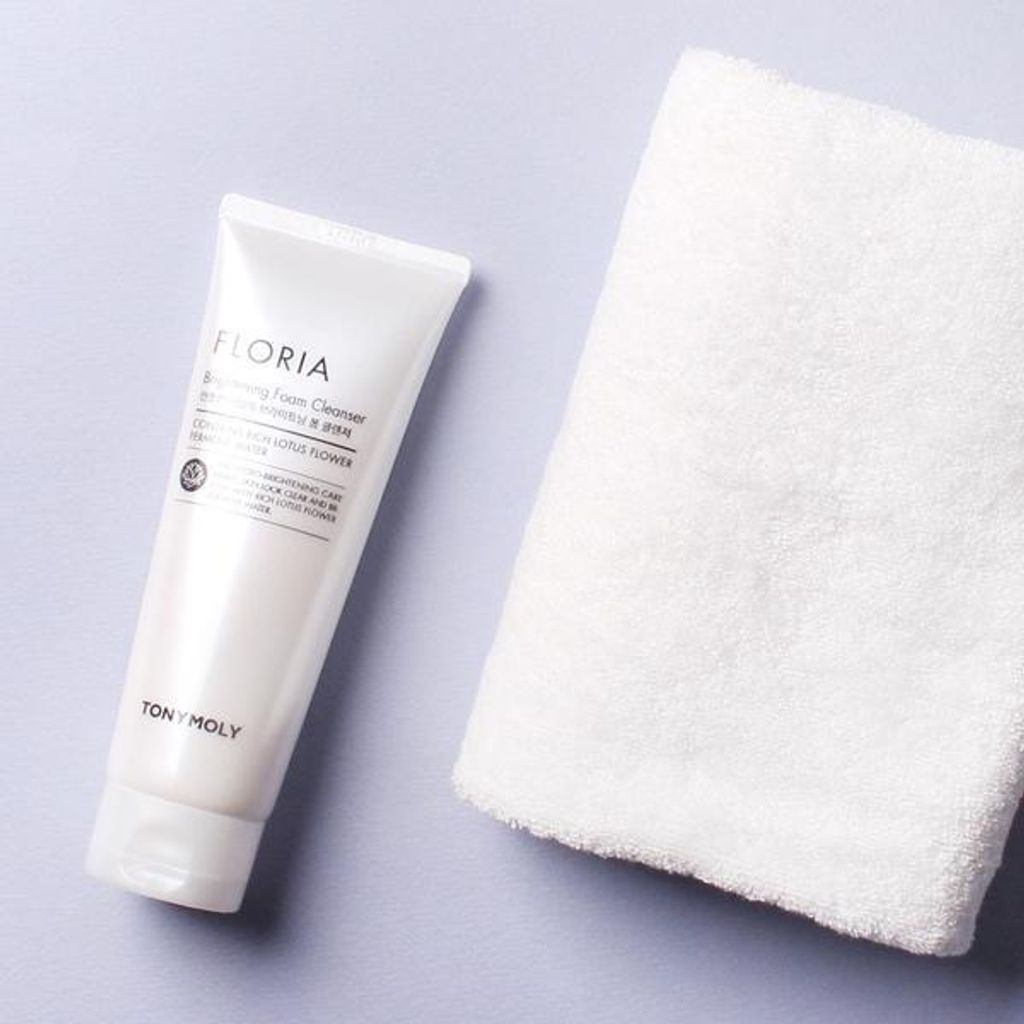 Tonymoly-Floria-Brightening-Foam-Cleanser1_grande.jpg