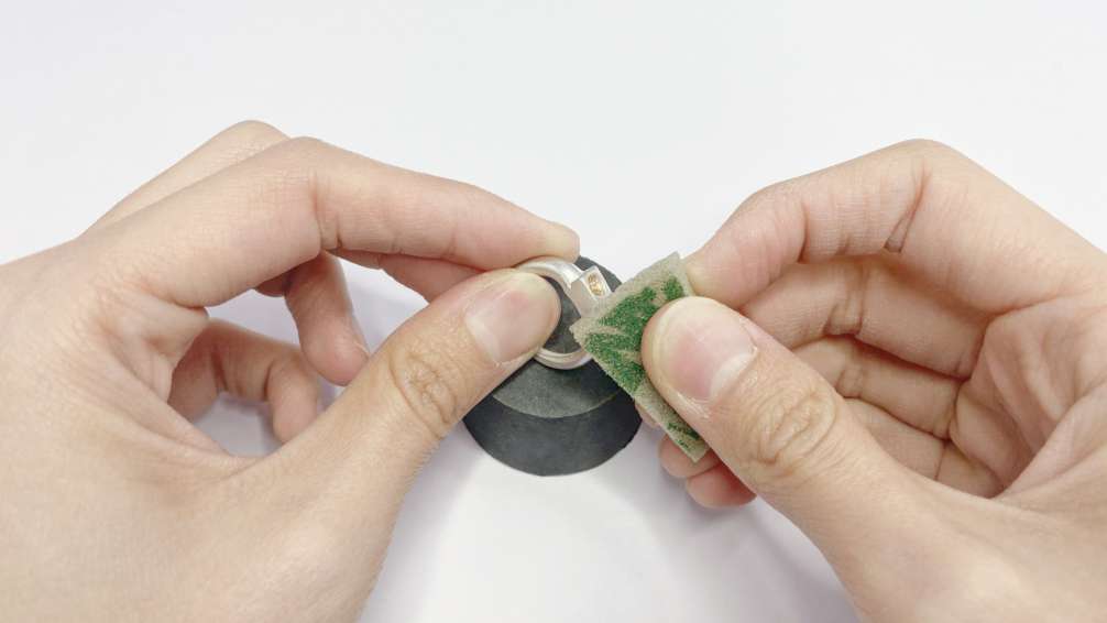 再使用3M海綿砂紙綠色研磨表面、內圈及側邊 再使用3M海綿砂紙綠色研磨表面、內圈及側邊